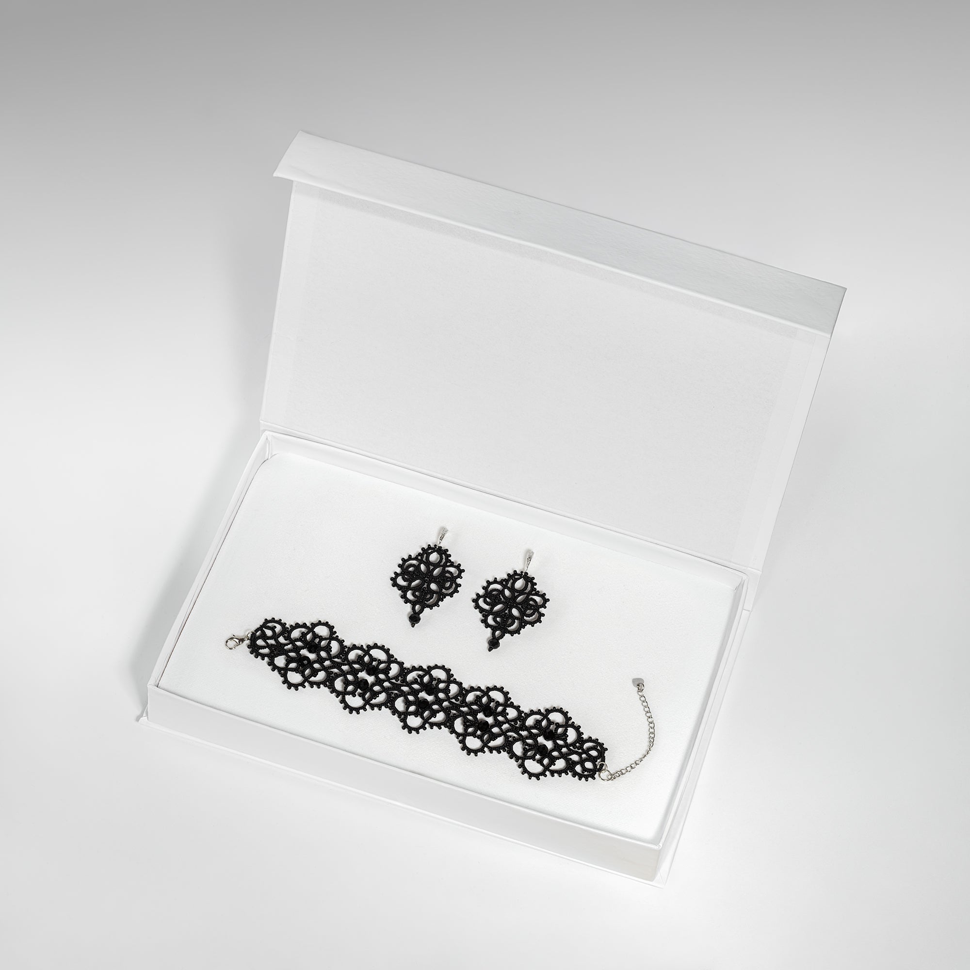 Tatting Lace Set with Bracelet